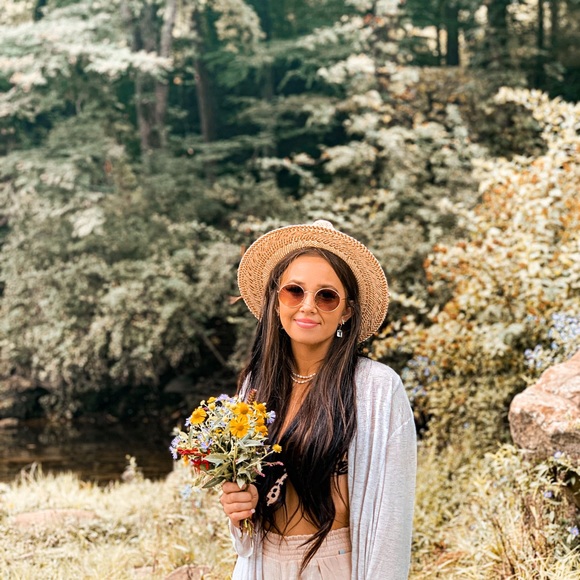 Meet your Posher, Claudia - Picture 3 of 4